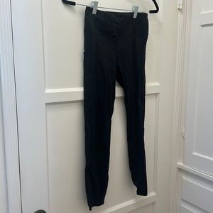 Vuori stride legging. Size small. Worn once. Black.